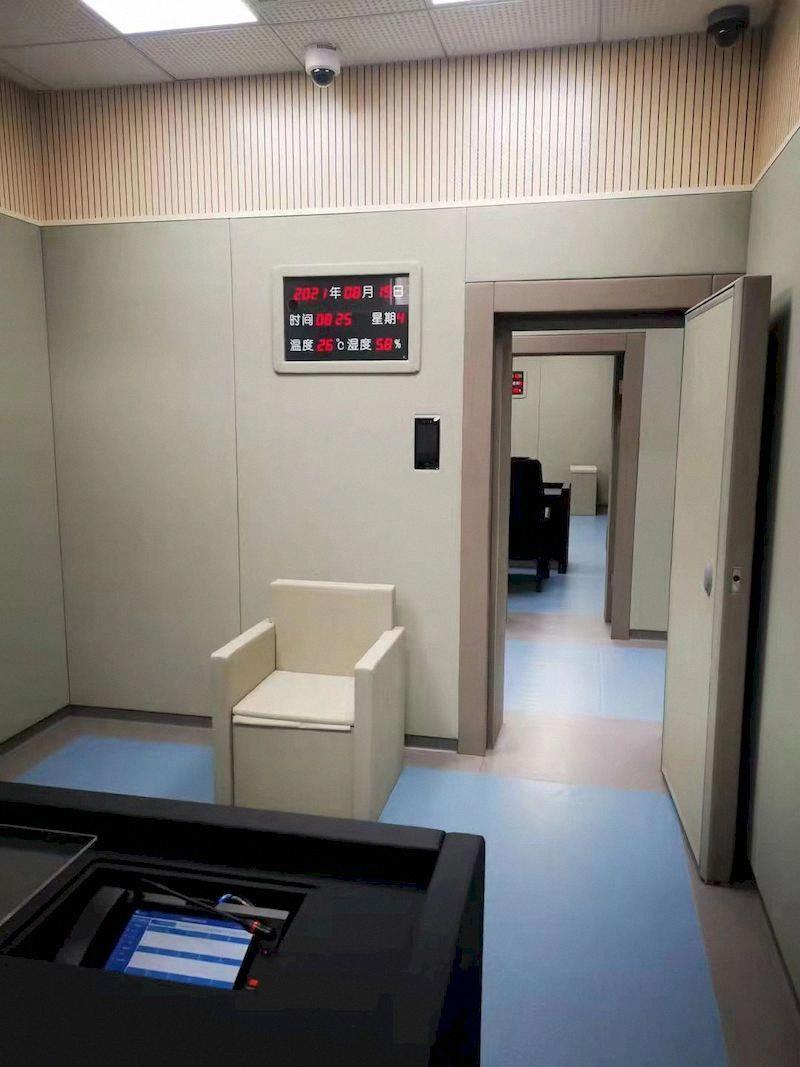 西安留置室防撞软包侧翻床