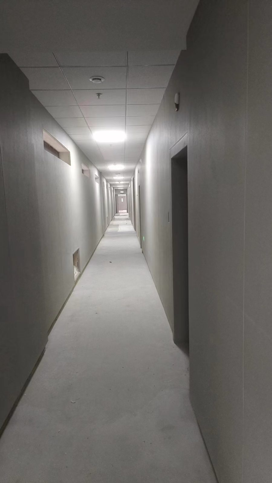 木质隔音门怎么选不踩坑？实木饰面与隔音结构决定成败